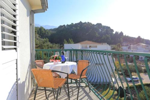 Apartments and rooms with parking space Tucepi, Makarska - 16914