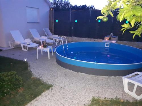 Family friendly apartments with a swimming pool Kastel Stafilic Kastela - 18062 