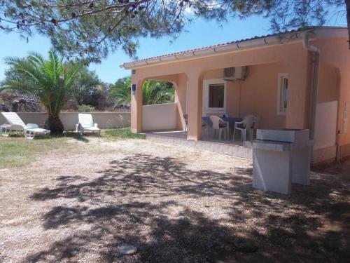 Holiday house with a parking space Vir - Lozice Vir - 18067 