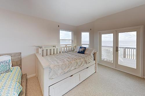 Exquisite Gulf-Front Home with Steps to Beach home - image 3