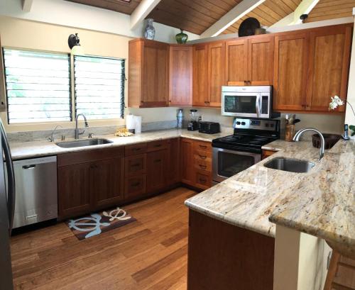 Ocean Breeze Kona Home thumb 3