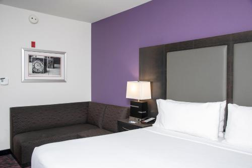 Holiday Inn Express & Suites Columbus - Polaris Parkway / COLUMBUS