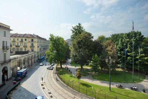 Dynasty Suites Downtown Apartments, Turin (photo 9)