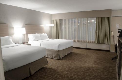 Holiday Inn Fargo an IHG Hotel - image 2