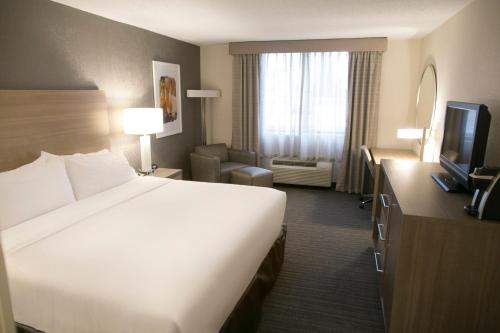 Holiday Inn Fargo an IHG Hotel - image 8