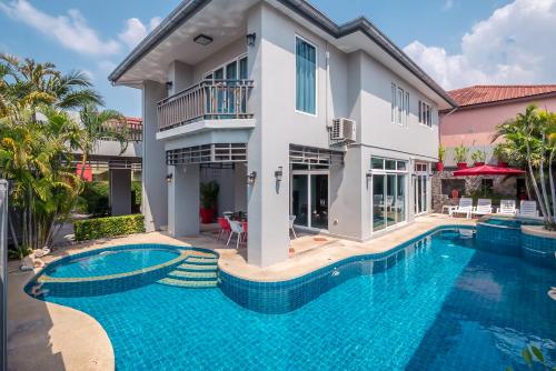 Baan Morakot - Modern 5-bedroom Villa in Jomtien Baan Morakot - Modern 5-bedroom Villa in Jomtien