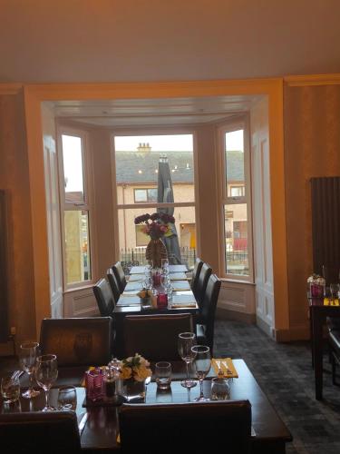 Redcliffe Hotel - image 7