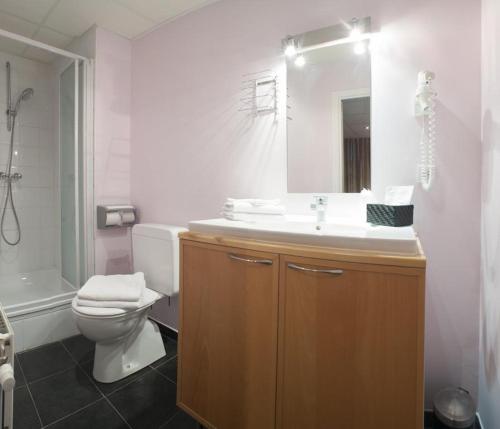 Alpha Hotel - image 10