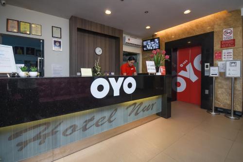 Super OYO 985 Hotel Nur