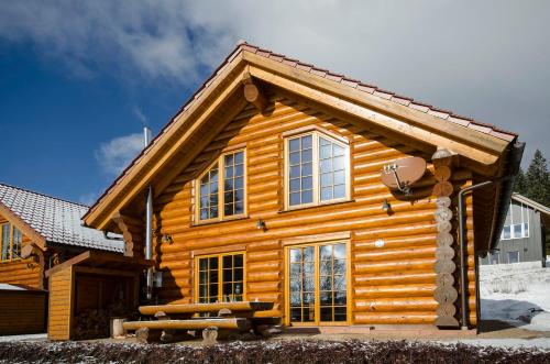 Luxus-Ferienhaus Blockhaus Chalet Nr 1 Toplage am Feldberg mit Sauna, Outdoor-Hottub, Kamin auf 1300m üM - Feldberg