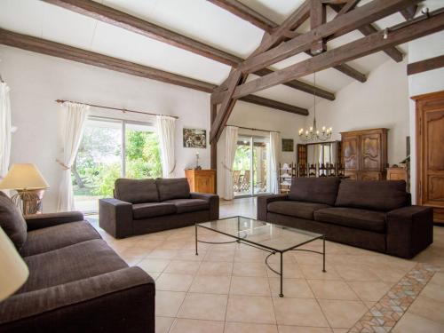 Villa in Campagnan with Pool and Vineyard Views