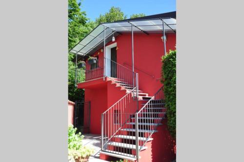  la casa rossa nel bosco in Cantù