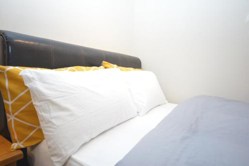 London Luxury 5 Bedroom House 2 min walk to the Tube Station
