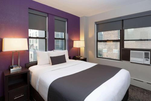 La Quinta Inn & Suites by Wyndham New York City Central Park