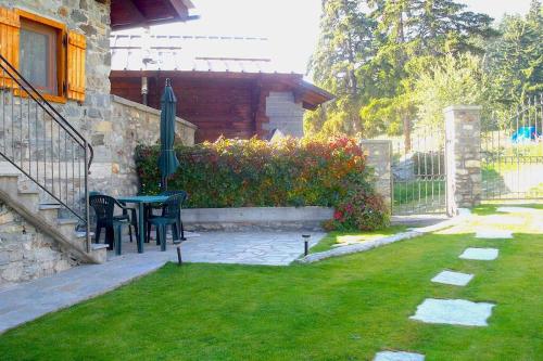 Baita relax con giardino recintato e vista mozzafiato in Gignod