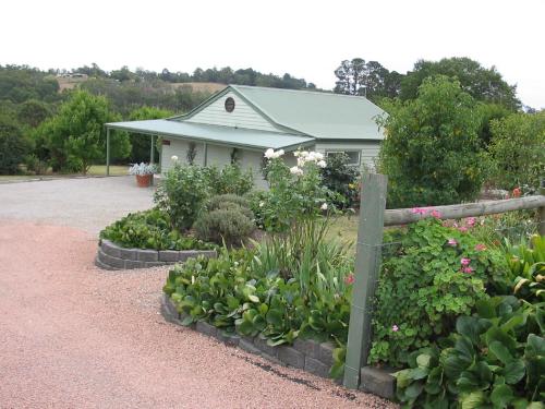 Wild Cattle Creek Estate - Accommodation - Wandin Yallock