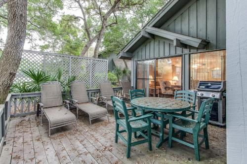 Hickory Cove 18 - main image