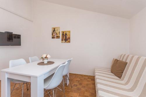 Apartment Quartz - image 11