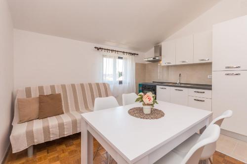 Apartment Quartz - image 10