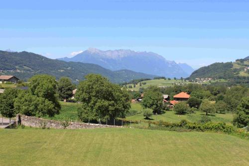 Le château d'Escart gîte à louer Hurtières