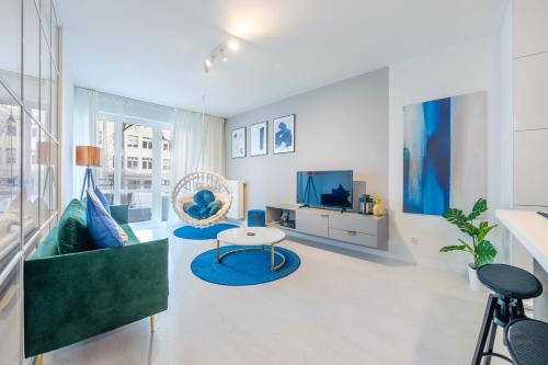 Riverfront Gdansk, Sun & Snow