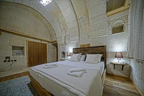 Naraca Cave House - Tap to explore photos