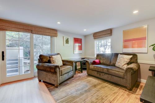 Aesthetically Elegant Downstairs Unit in Oakland apts