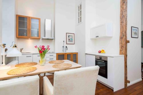 Best location, beautiful and quiet Old Town apt., Tallinn (photo 3)