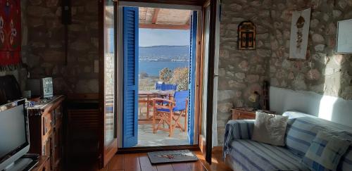 Cozy cottage with shared pool at Marchello Beach gîte à louer Paros