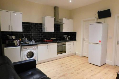 Djs - Ecclesall Road 4 Bedrooms, , South Yorkshire