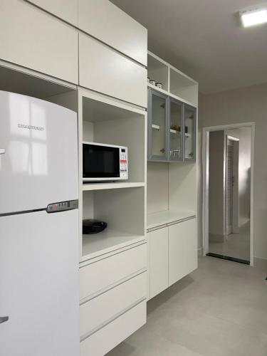 APTO GUARUJA ENSEADA 4 QUARTOS COM WiFi