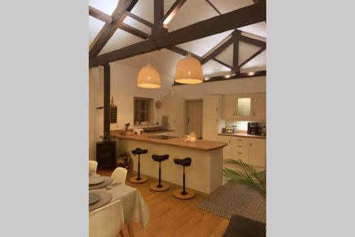 Stunning Barn private hot tub Worcester & Malvern Sleeps 6