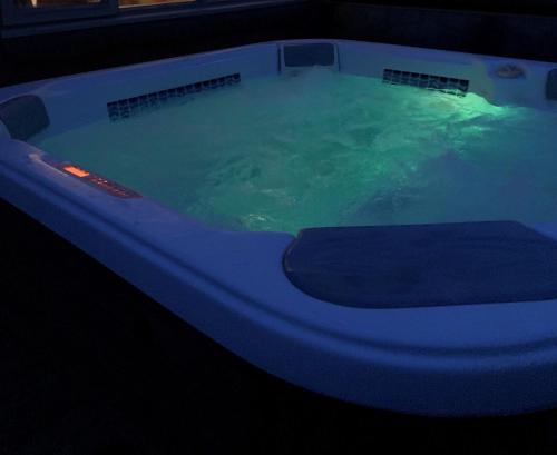 Stunning Barn private hot tub Worcester & Malvern Sleeps 6