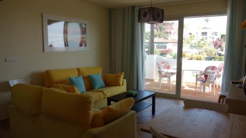 One-Bedroom Apartment image 7