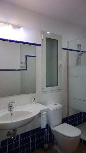 One-Bedroom Apartment image 6