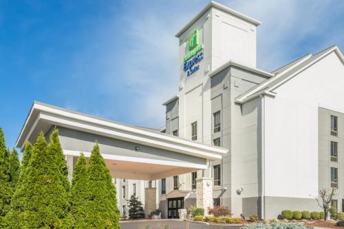 Holiday Inn Express Hotel & Suites Louisville East, an IHG Hotel