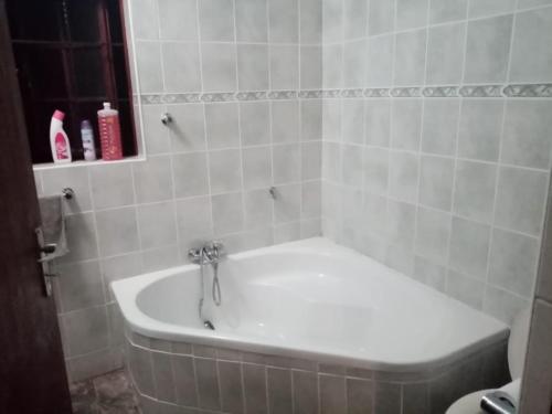 Stesh Margate Holiday House 12 Sleeper in Uvongo