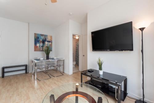 South Beach Two Bedroom Apartment - image 2