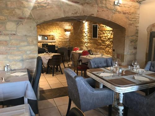 Restaurant, O Petit Nice in Neuville-sur-Saone