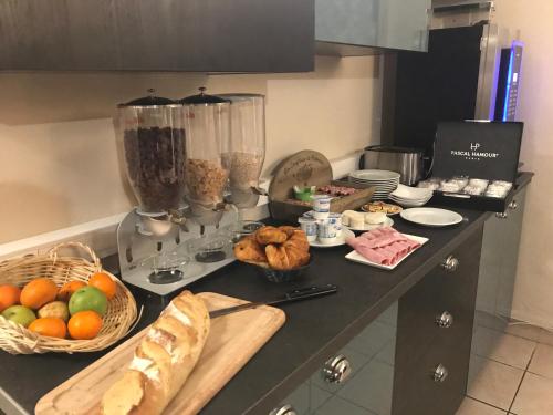Food and beverages, O Petit Nice in Neuville-sur-Saone