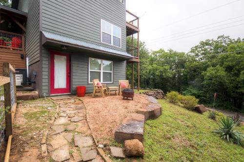 . Tranquil Pottsboro Studio with Fire Pit, Forest View