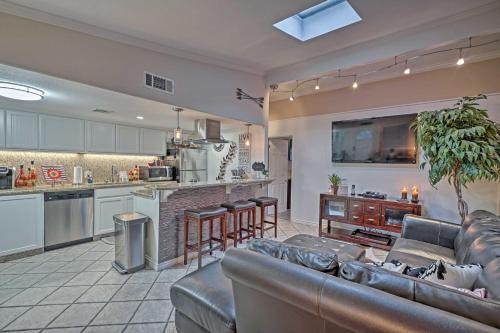 Modern Austin Condo with Pool Less Than 5 Mi to Downtown! - image 7