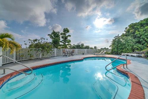 Kailua-Kona Studio with Ocean Views - 6 Mi to Beach! - image 2