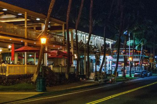 Remodeled Ocean View Downtown Kona Condo with Balcony - image 8