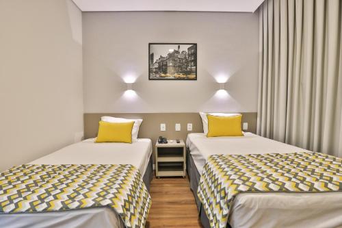 2 twin beds
