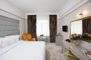 Phoenicia Grand Hotel - image 9