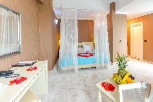 Phoenicia Grand Hotel - image 2
