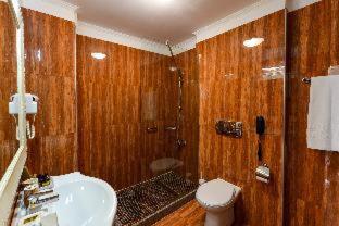 Phoenicia Grand Hotel - image 12