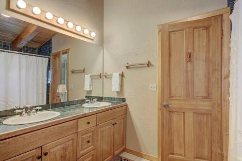Alpine Ski Lodge: Amazing View and Private Hot Tub - image 6