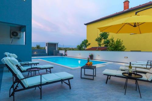Family friendly apartments with a swimming pool Novalja Pag - 17052 Novalja